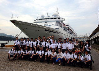 国际邮轮乘务管理专业学生”天秤...